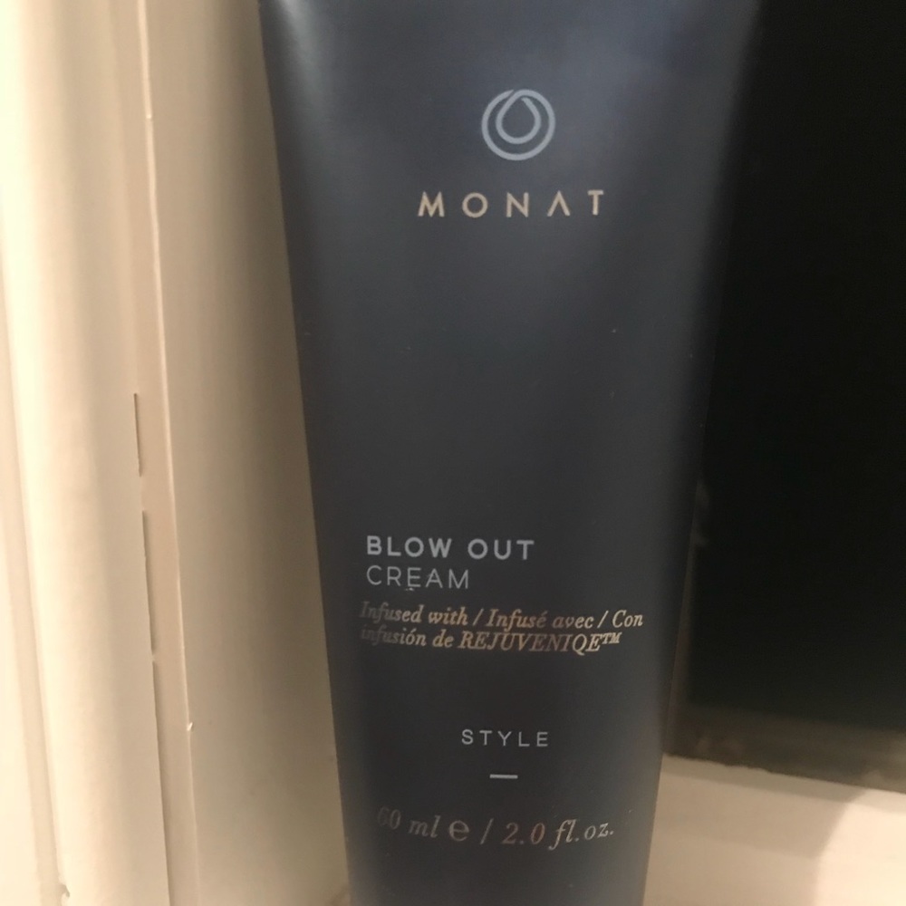 Monat blow out styling cream